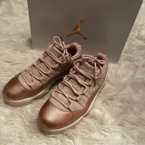 💖 8 Women’s Jordan Retro 11 Low Sail/Metallic Bronze “Rose Gold” - Picture 2 of 8